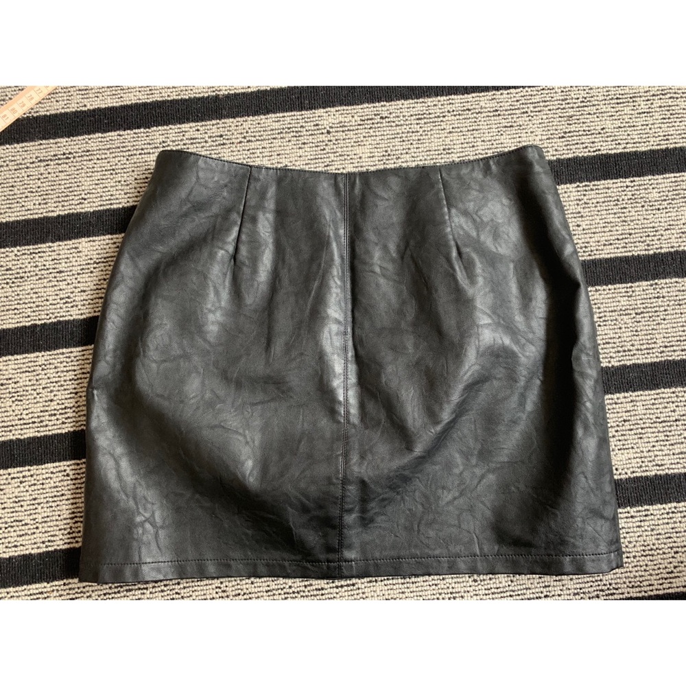 Leather moto skirt - Picture 2 of 3